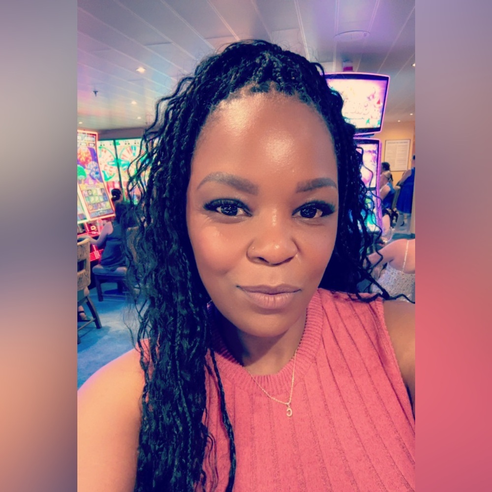 Meet your Posher, Corrine